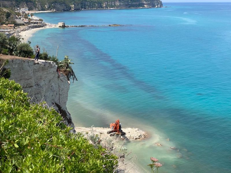 crollo rupe tropea